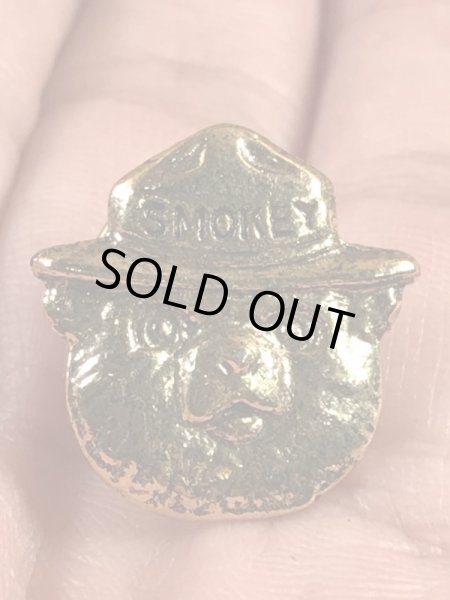 企業キャラクターのスモーキーベアの90’s〜ヴィンテージピンズ