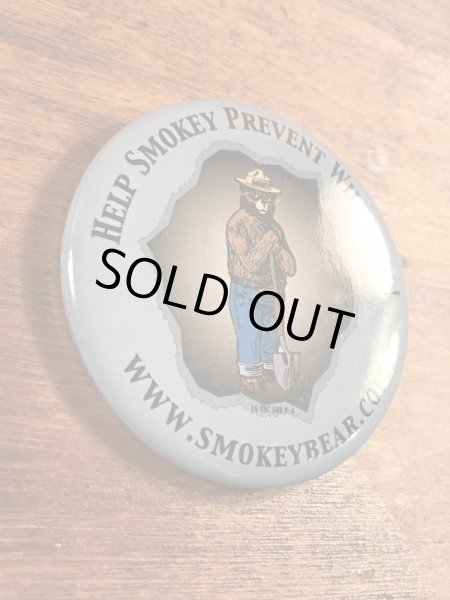 企業キャラクターのスモーキーベアの80’s〜ヴィンテージ缶バッチ