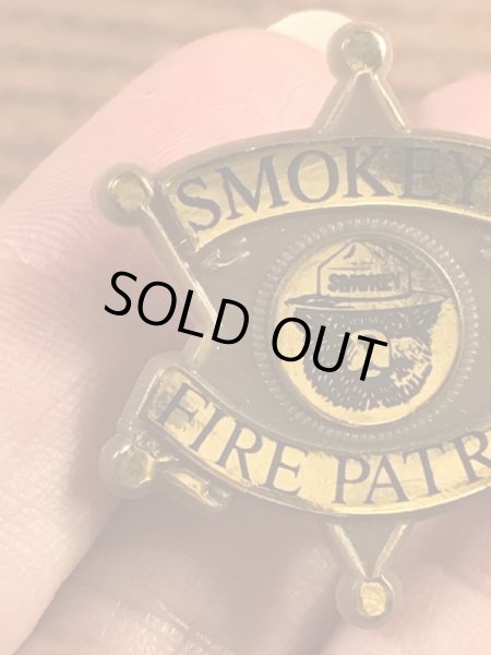 企業キャラクターのスモーキーベアの90’s〜ヴィンテージピンズ