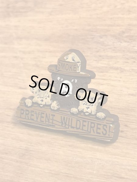 アドバタイジングキャラクターのスモーキーベアの90年代〜ビンテージピンバッジ