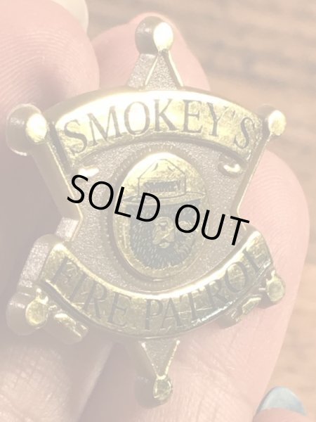 企業キャラクターのスモーキーベアの90’s〜ヴィンテージピンズ