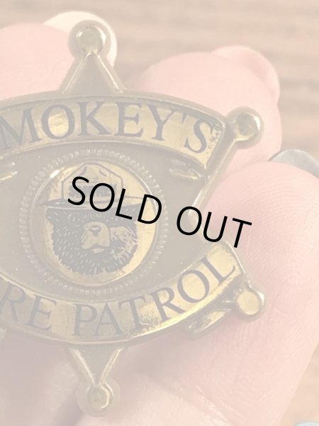 アドバタイジングキャラクターのスモーキーベアの90年代〜ビンテージピンバッジ