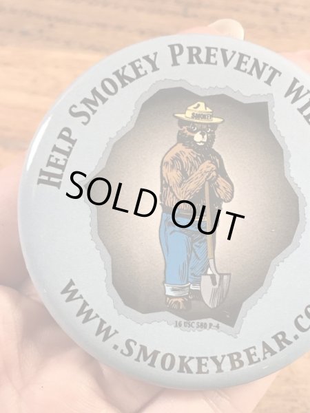 企業キャラクターのスモーキーベアの80’s〜ヴィンテージ缶バッチ