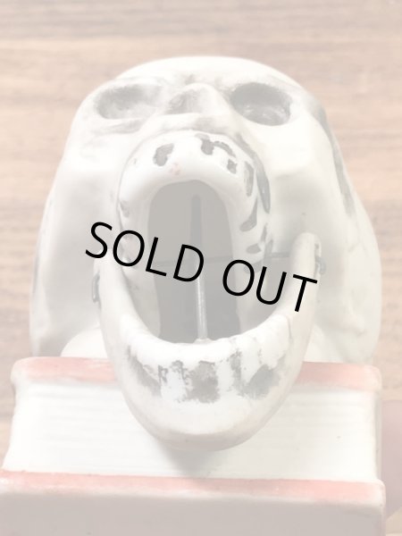 顎がゆらゆら揺れるスカルオンブックの50’sヴィンテージマッチホルダー