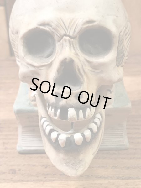 顎がゆらゆら揺れるスカルオンブックの50’sヴィンテージマッチホルダー