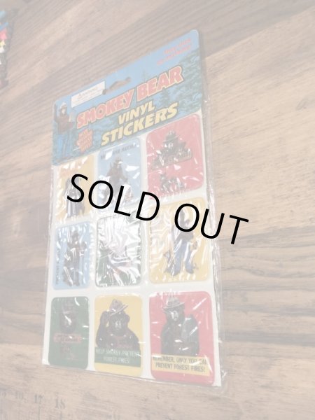 アドバタイジングキャラクターのスモーキーベアの80年代〜ビンテージビニールステッカー
