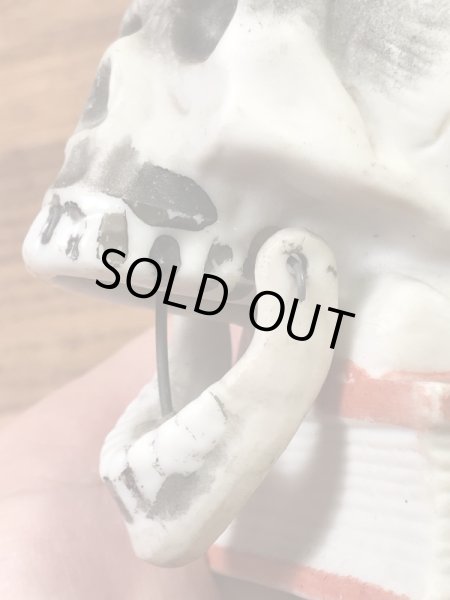 顎がゆらゆら揺れるスカルオンブックの50’sヴィンテージマッチホルダー