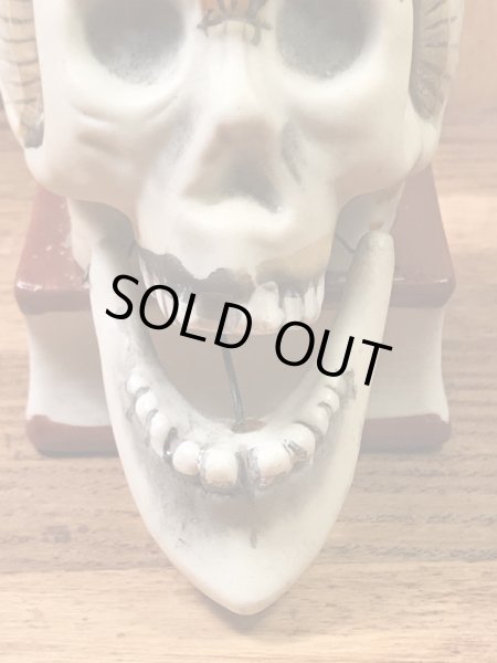 顎がゆらゆら揺れるスカルオンブックの50’sヴィンテージマッチホルダー