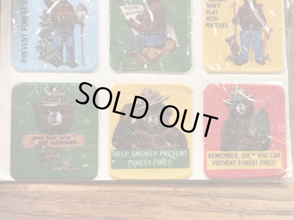 アドバタイジングキャラクターのスモーキーベアの80年代〜ビンテージビニールステッカー