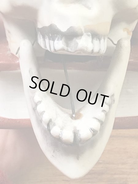 顎がゆらゆら揺れるスカルオンブックの50’sヴィンテージマッチホルダー