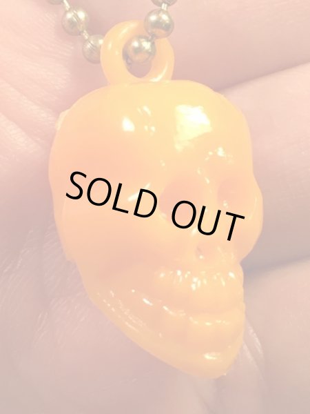 ガムボールマシンのスカルのヴィンテージキーホルダー