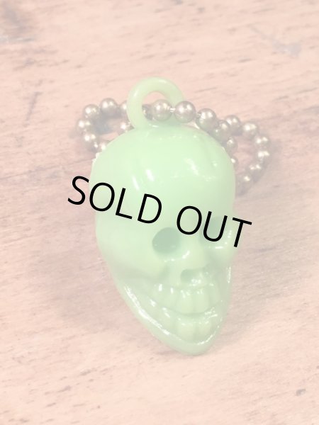 ガムボールマシンのスカルのヴィンテージキーホルダー