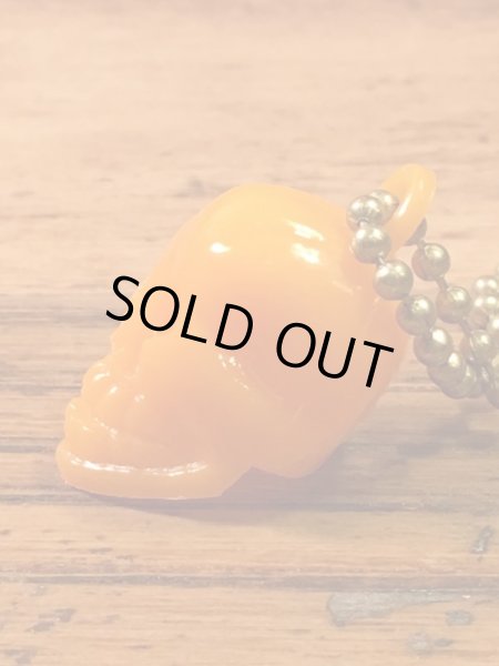 ガムボールマシンのスカルのヴィンテージキーホルダー