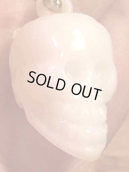 ガムボールマシンのスカルのヴィンテージキーホルダー