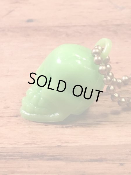 ガムボールマシンのスカルのヴィンテージキーホルダー