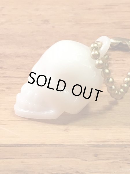 ガムボールマシンのスカルのヴィンテージキーホルダー