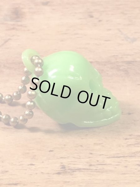 ガムボールマシンのスカルのヴィンテージキーホルダー