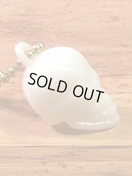 ガムボールマシンのスカルのヴィンテージキーホルダー