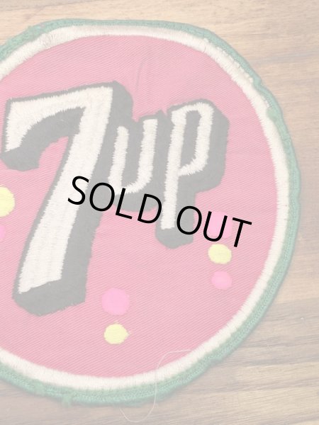 7upの貼付けタイプのヴィンテージ刺繡パッチ