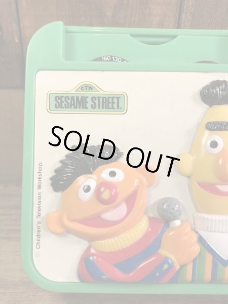 セサミストリートのアーニーとバートの8070’sヴィンテージラジオ機