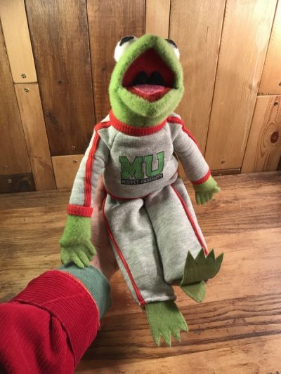 画像3: The Muppet Show “Muppet University Kermit” Plush Doll　カーミット　ビンテージ　プラッシュドール　マペットショウ　80年代