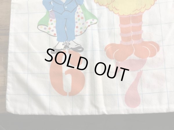 セサミストリートのキャラクターと数字が描かれた70年代ビンテージ枕カバー