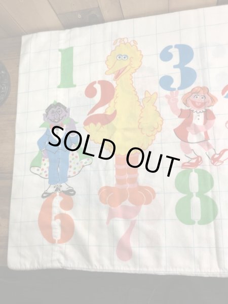 セサミストリートのキャラクターと数字が描かれた70年代ビンテージ枕カバー