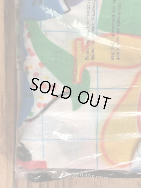 セサミストリートのキャラクターとナンバーが描かれた70’sヴィンテージツインフラットシーツ