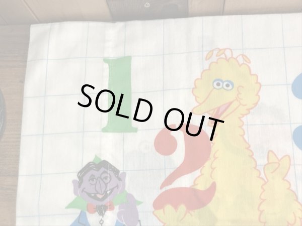 セサミストリートのキャラクターと数字が描かれた70年代ビンテージ枕カバー