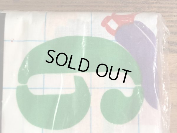 セサミストリートのキャラクターとナンバーが描かれた70’sヴィンテージツインフラットシーツ