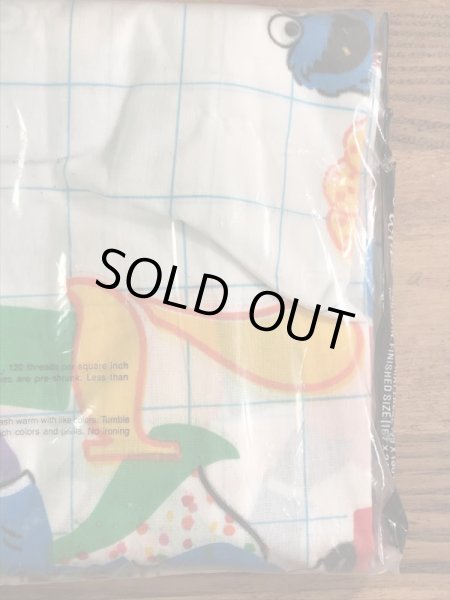 セサミストリートのキャラクターと数字が描かれた70年代ビンテージツインフラットシーツ