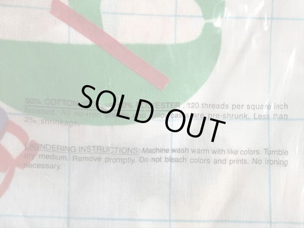 セサミストリートのキャラクターとナンバーが描かれた70’sヴィンテージツインフラットシーツ