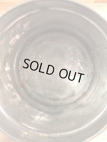 企業キャラクターのミスターピーナッツの70年代ビンテージブリキ缶