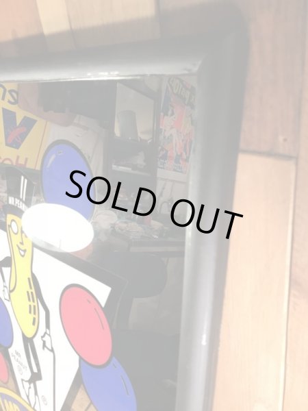 企業キャラクターのミスターピーナッツの80年代ビンテージパブミラー