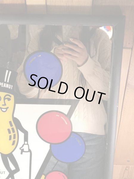 企業キャラクターのミスターピーナッツの80年代ビンテージパブミラー