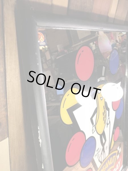 企業キャラクターのミスターピーナッツの80年代ビンテージパブミラー