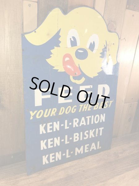 企業キャラクターのケネルレーションの50年代ビンテージ看板