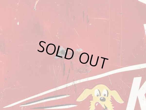 企業キャラクターのケネルレーションの50年代ビンテージ看板