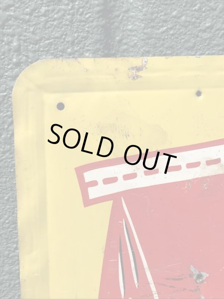 企業キャラクターのケネルレーションの50年代ビンテージ看板