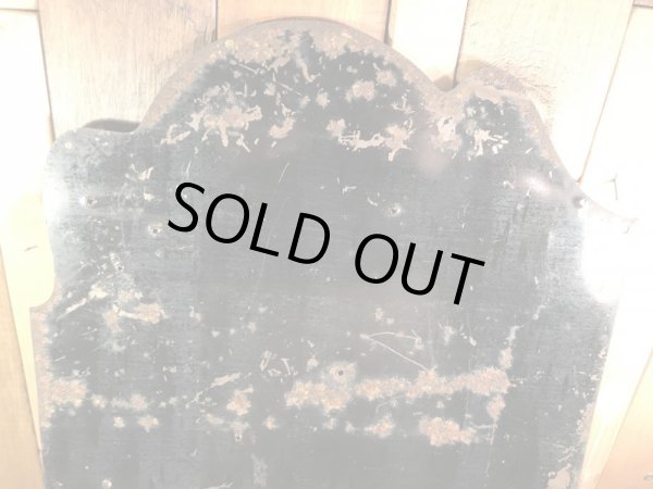 企業キャラクターのケネルレーションの50年代ビンテージ看板