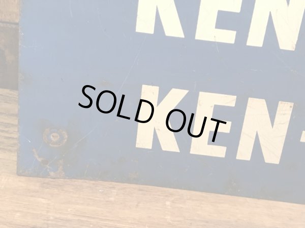 企業キャラクターのケネルレーションの50年代ビンテージ看板