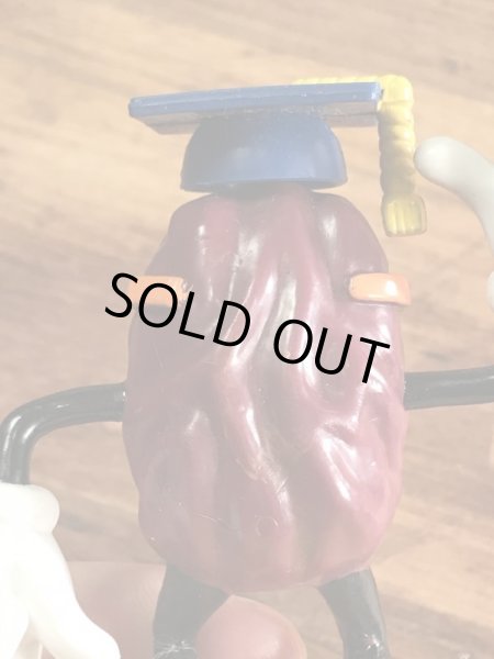 企業キャラクターのカリフォルニアレーズンの80年代ビンテージ台付きPVCフィギュア