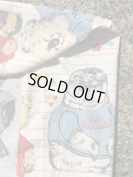 Hallmark社製のシャツテイルズの80’sヴィンテージボックスシーツ