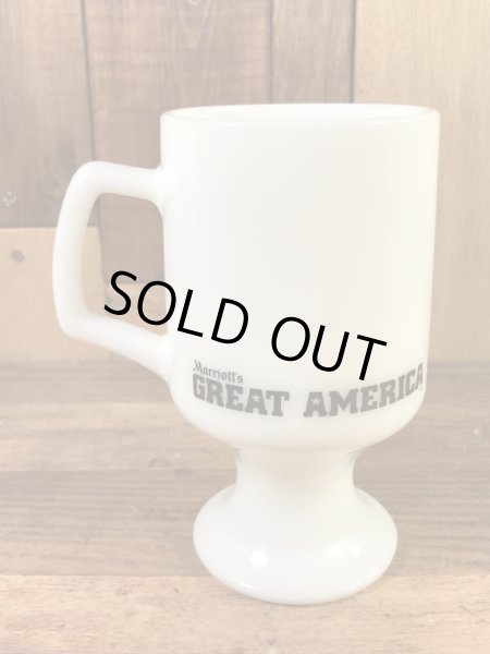 ルーニーテューンズのバッグスバニーの70年代ビンテージミルクガラスマグカップ