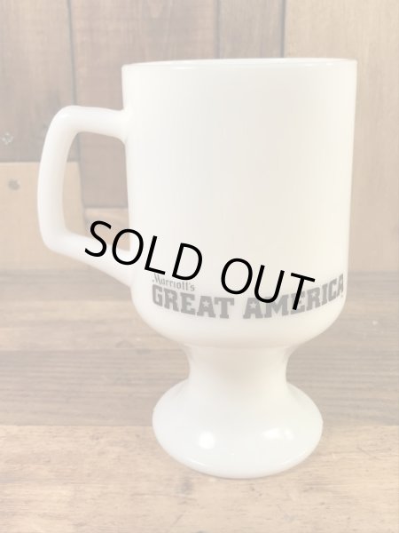 ルーニーテューンズのトゥイーティーの70年代ビンテージミルクガラスマグカップ