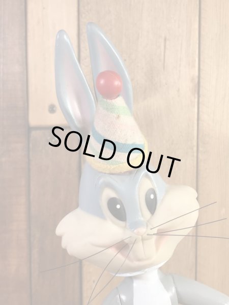 ルーニーテューンズのバッグスバニーの70年代ビンテージ台付きフィギュア