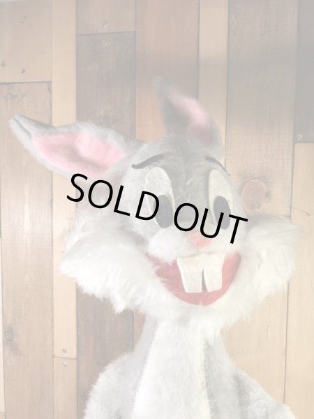 ルーニーテューンズのバッグスバニーの70年代ビンテージ縫いぐるみ