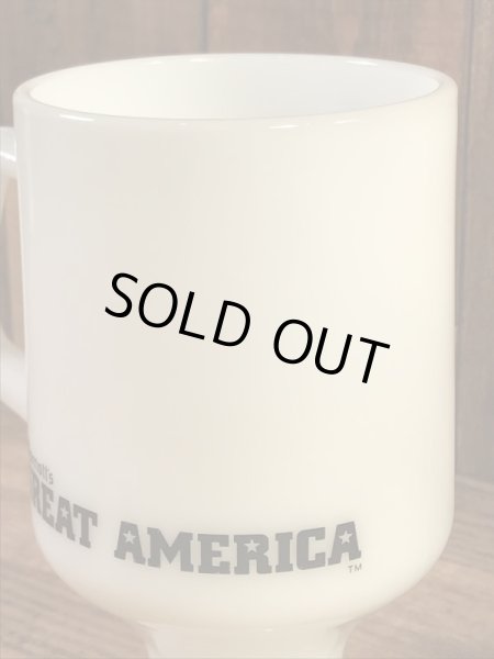 ルーニーテューンズのバッグスバニーの70年代ビンテージミルクガラスマグカップ