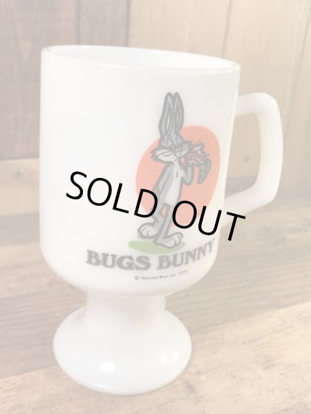 ルーニーテューンズのバッグスバニーの70年代ビンテージミルクガラスマグカップ