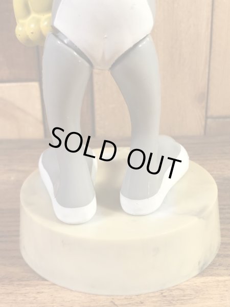 ルーニーテューンズのバッグスバニーの70年代ビンテージ台付きフィギュア